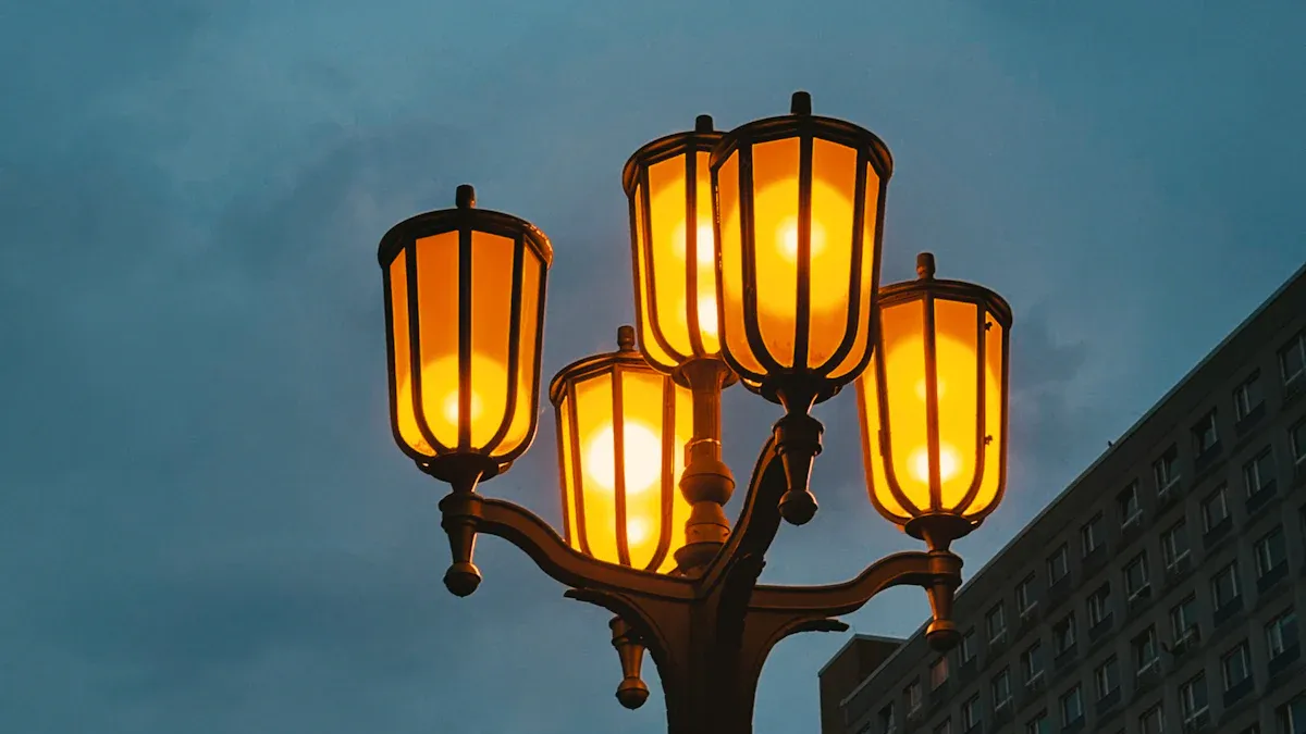 LED Light Street Lamps vs. Traditional