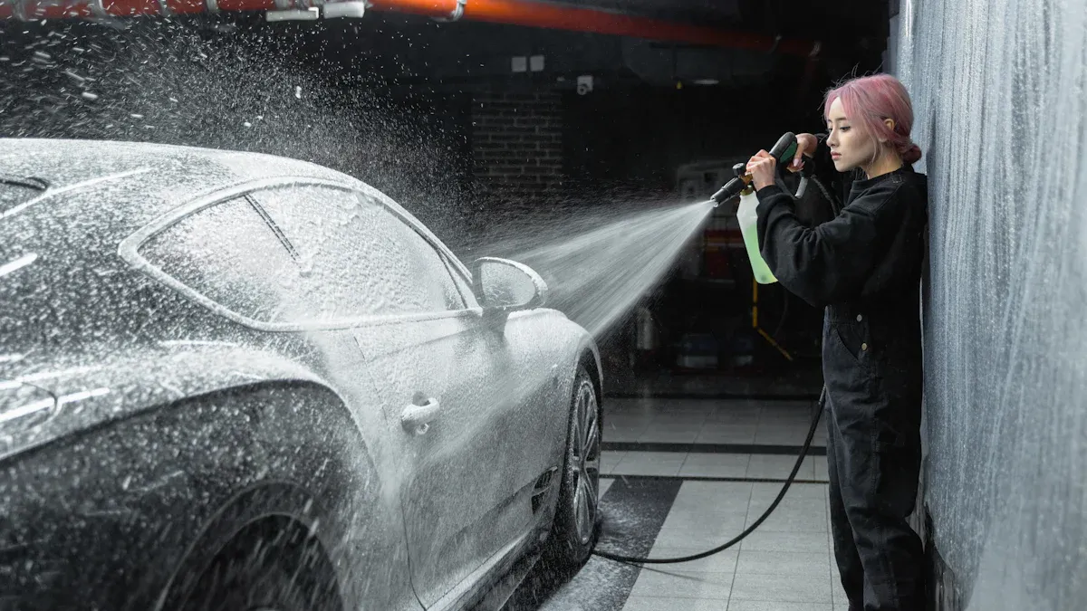 Hand Pump Foam Sprayer vs Foam Cannon