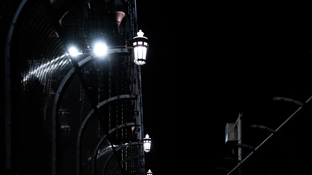 Comparison of the advantages of steel light poles and aluminum alloy light poles
