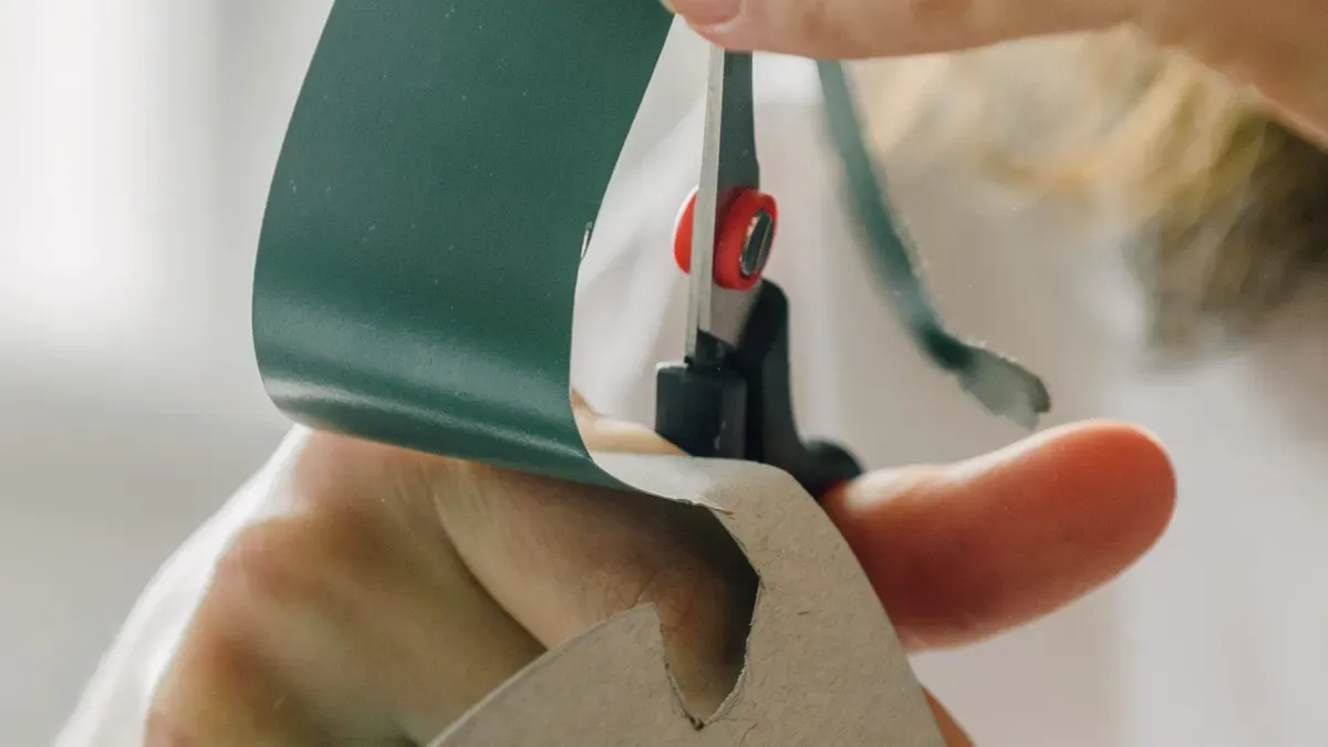 Choosing Between Manual and Electronic Die Cutting Machines