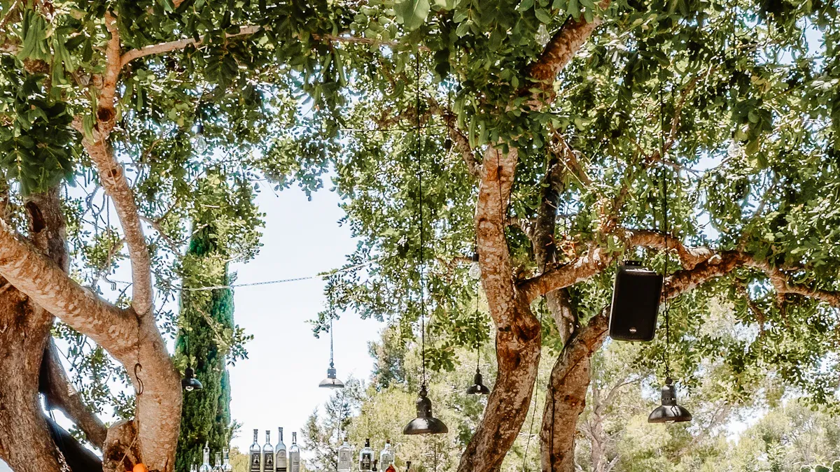 Beleuchtung und Dekoration für deine Gartenmöbel Bar