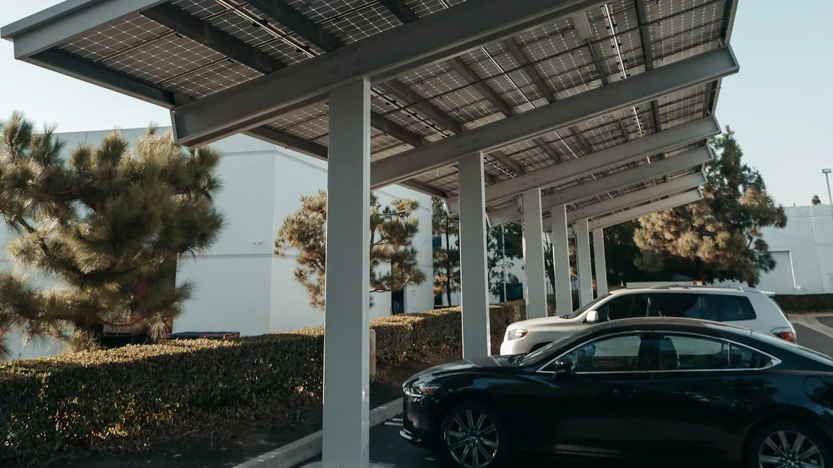 Paano ibahin ang anyo ng iyong carport para sa solar energy