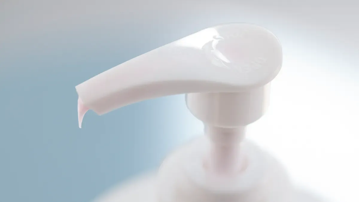 Types of cosmetic pump bottles
