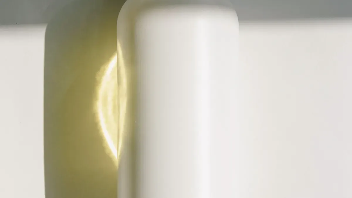 How airless pump bottles work