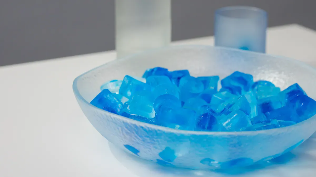 Frosted glass vs clear glass: which is better for cosmetic packaging?