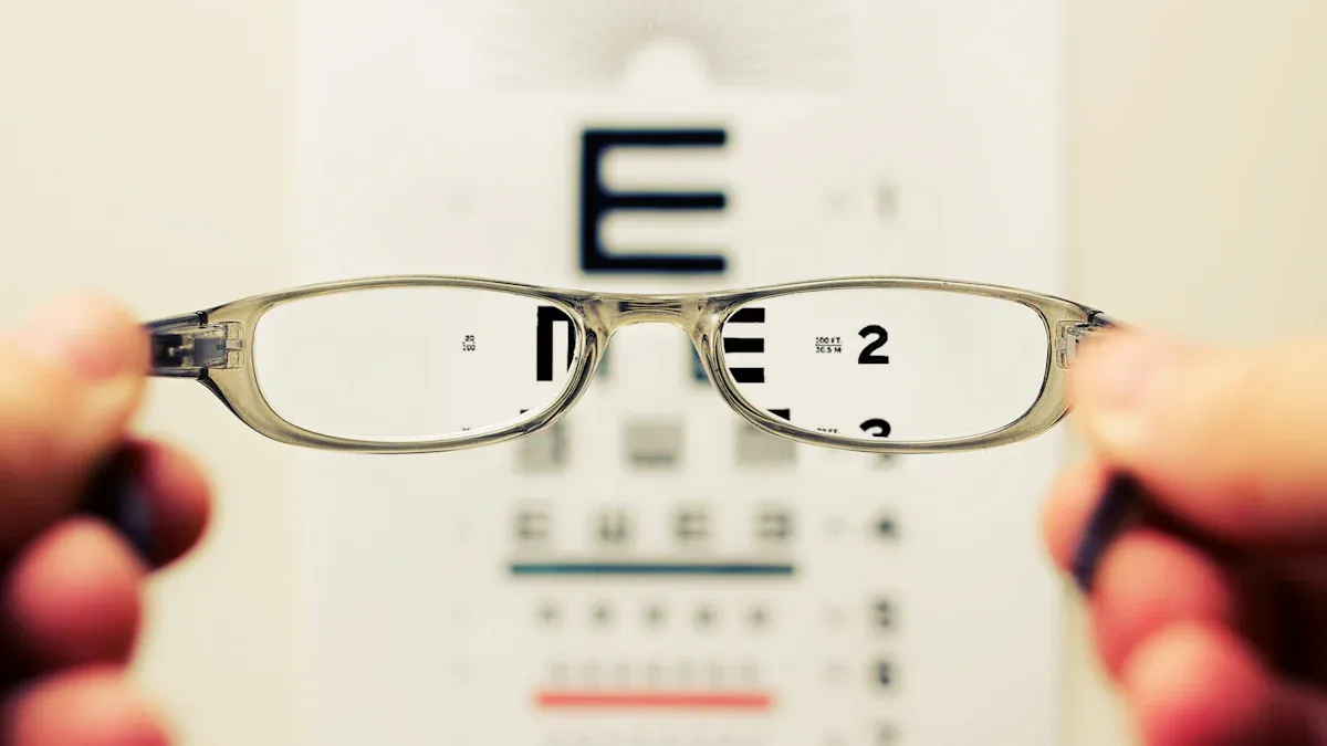 Comparing Online Eyeglasses with Prescription Features and Prices