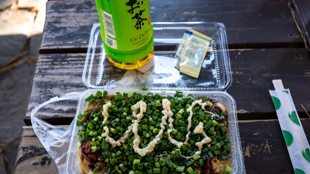 Comparing Eco-Friendly and Traditional Trays