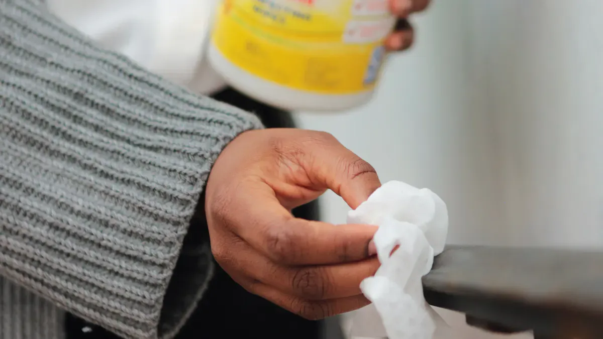 Wet-Strength Tissue Stays Strong