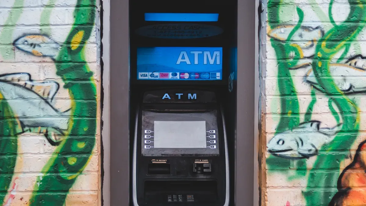Como escolher o melhor cartão para sacar USDT no exterior