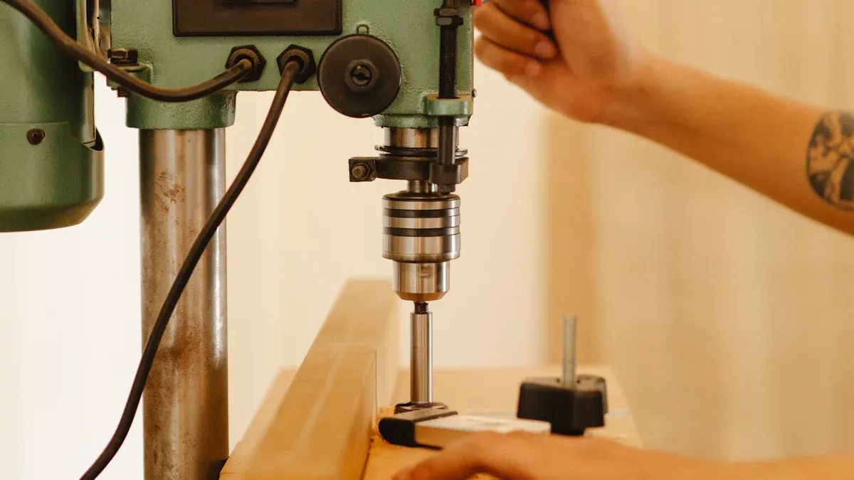 Operar la m&aacute;quina de perforaci&oacute;n radial