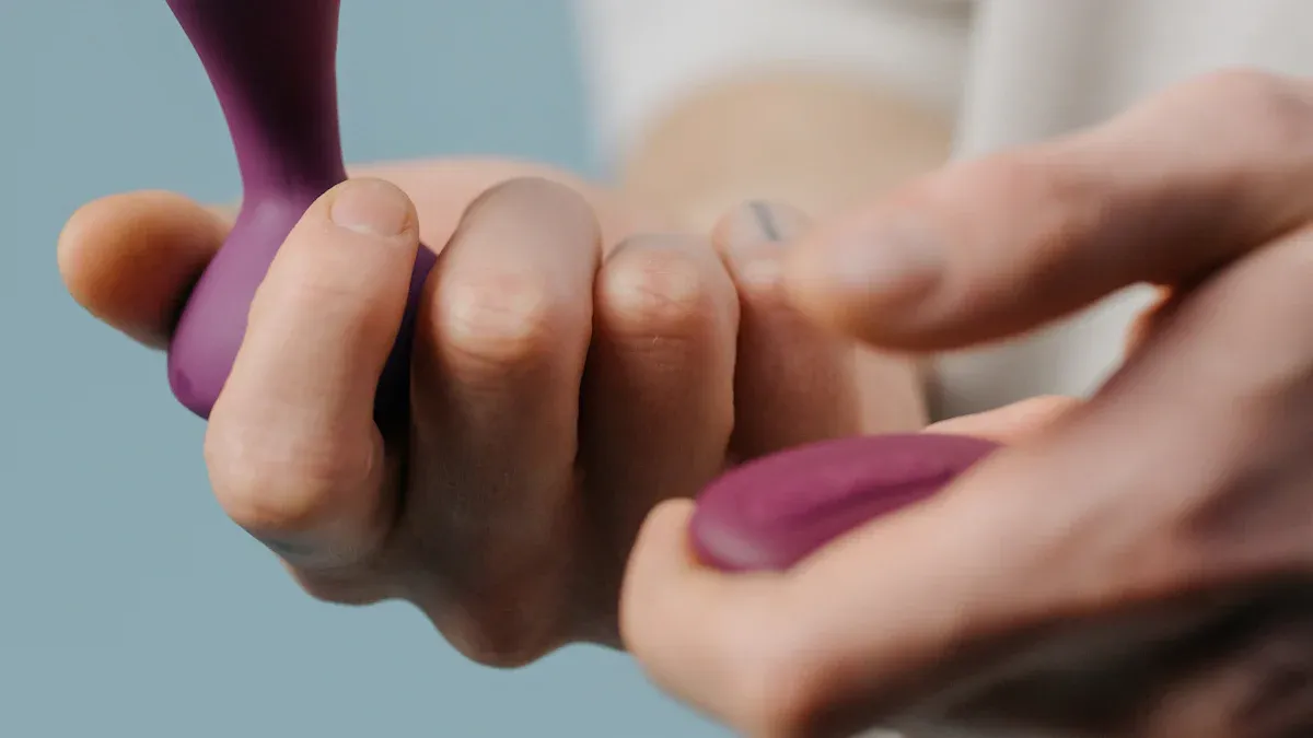 Using the Tongue G-Spot Flapping Vibrator