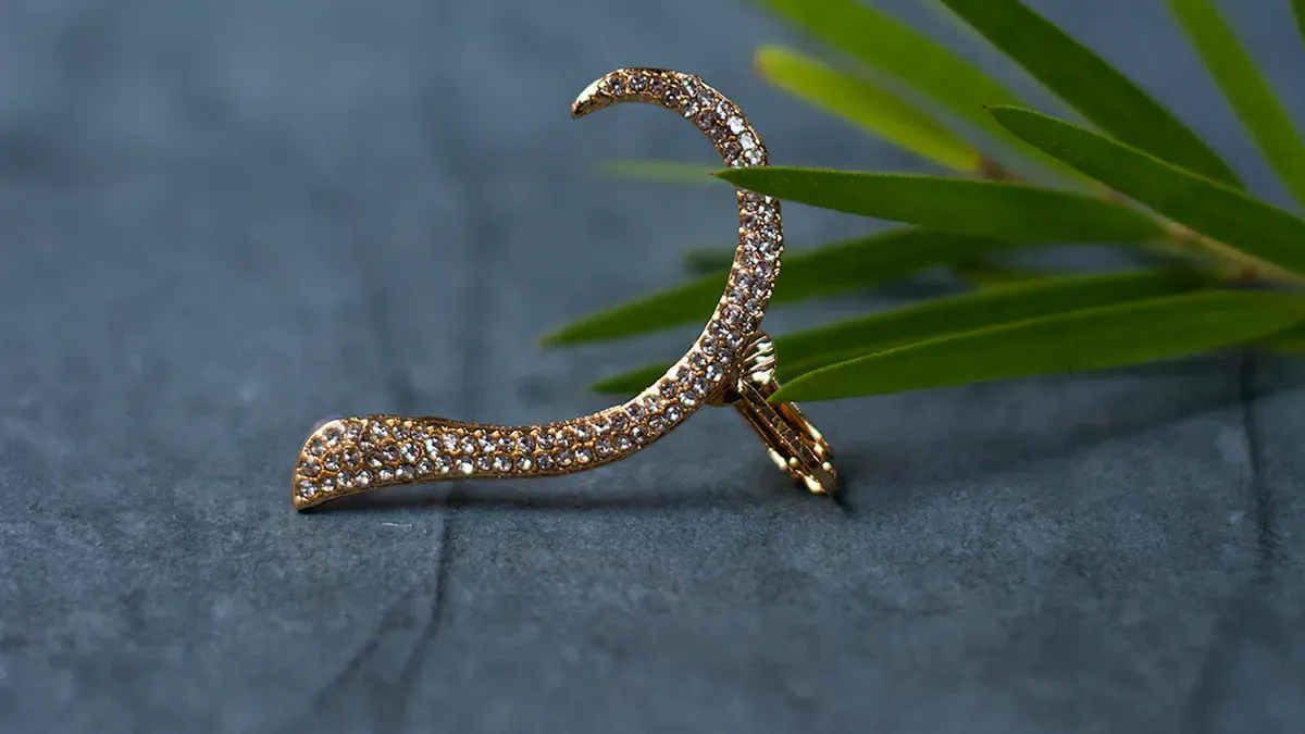 Bijoux et matériaux pour piercing hélix moyen