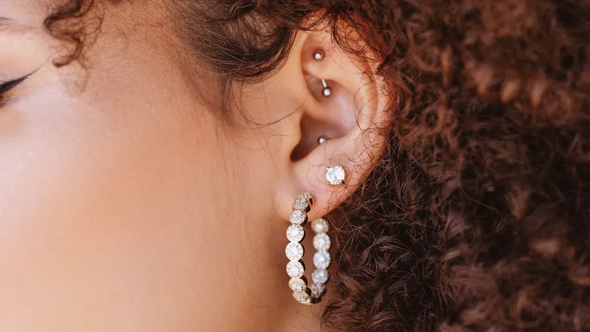 Styles et bijoux piercing snug