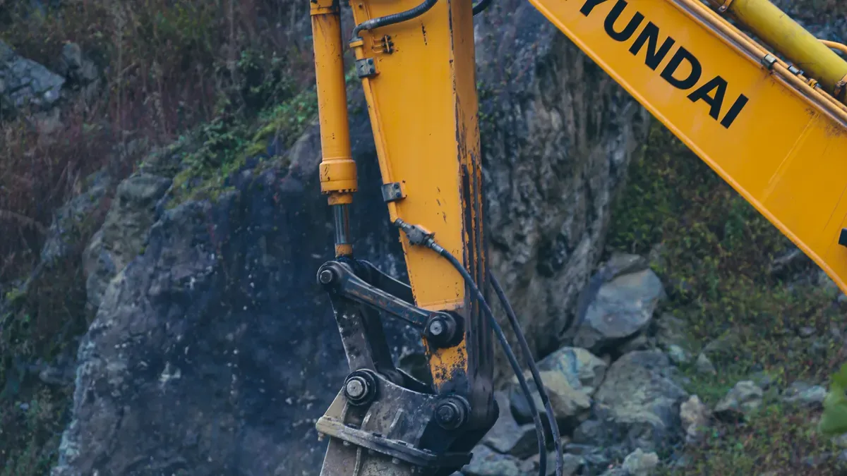Testberichte zum Hyundai-Bagger HX60G