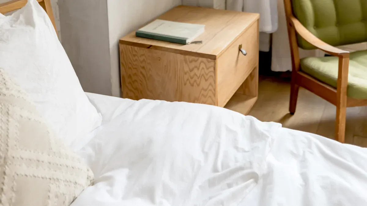 Feng Shui Bedroom Dos and Don'
                style=