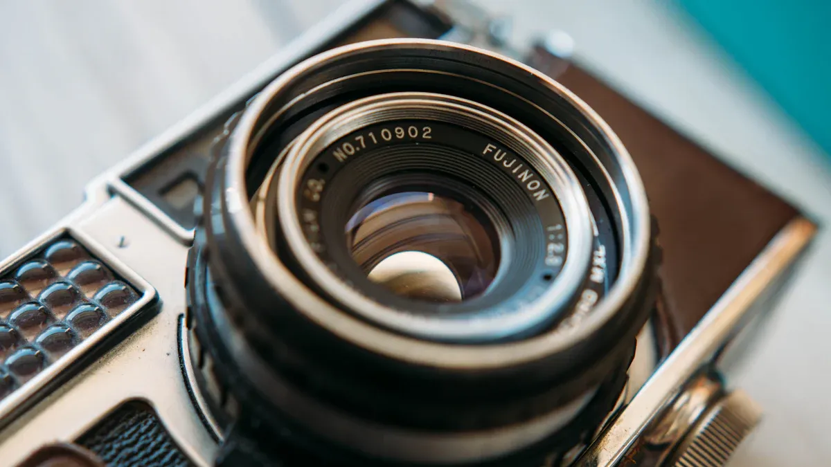 Lomo Standard Features