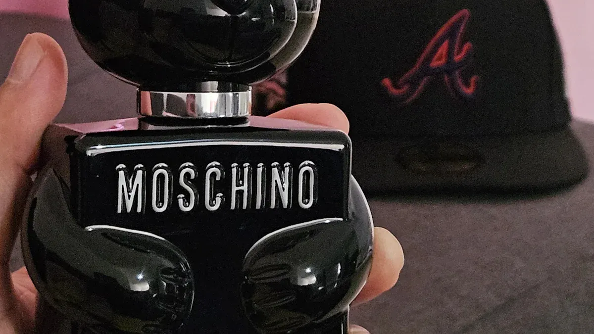 Moschino'
                style=