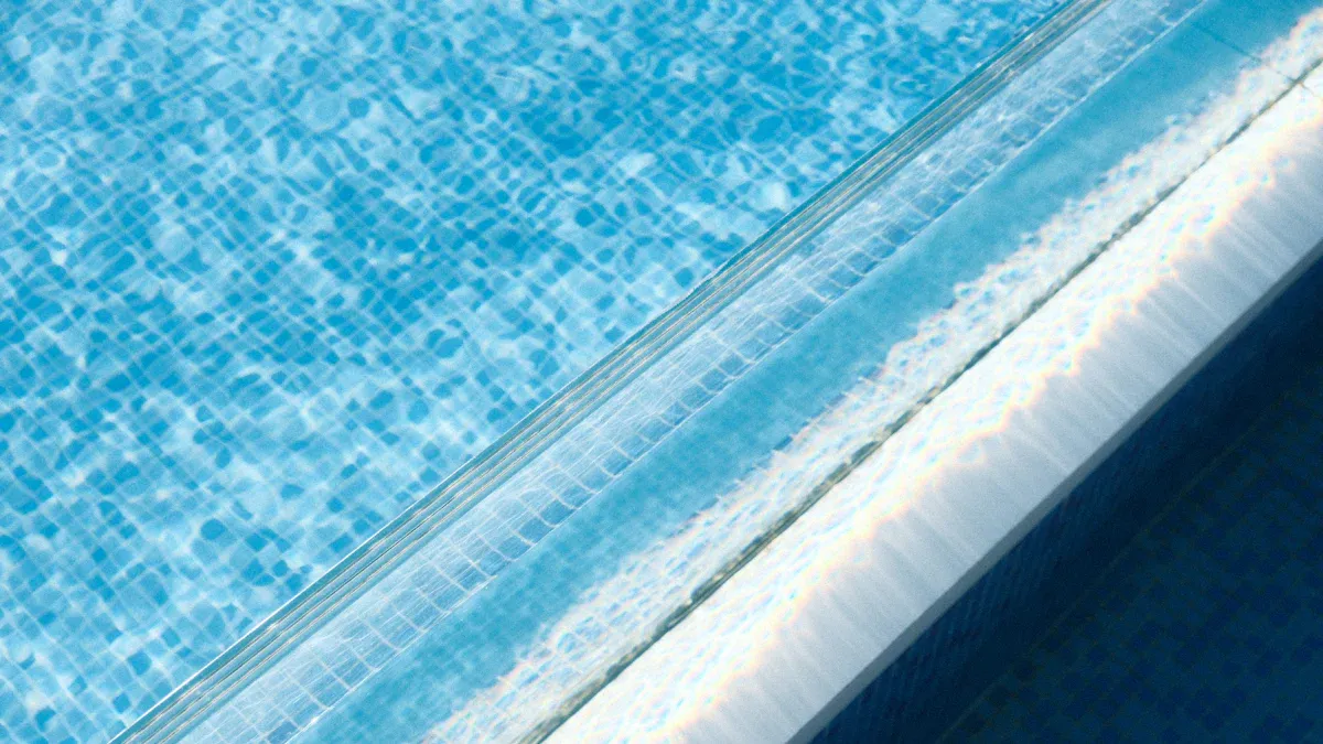 Causes of Pool Cloudy Water