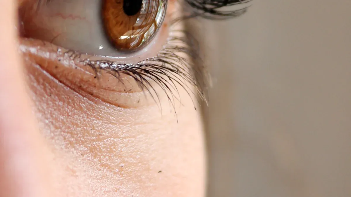 Choosing a Lash Serum That Works: A Complete Guide