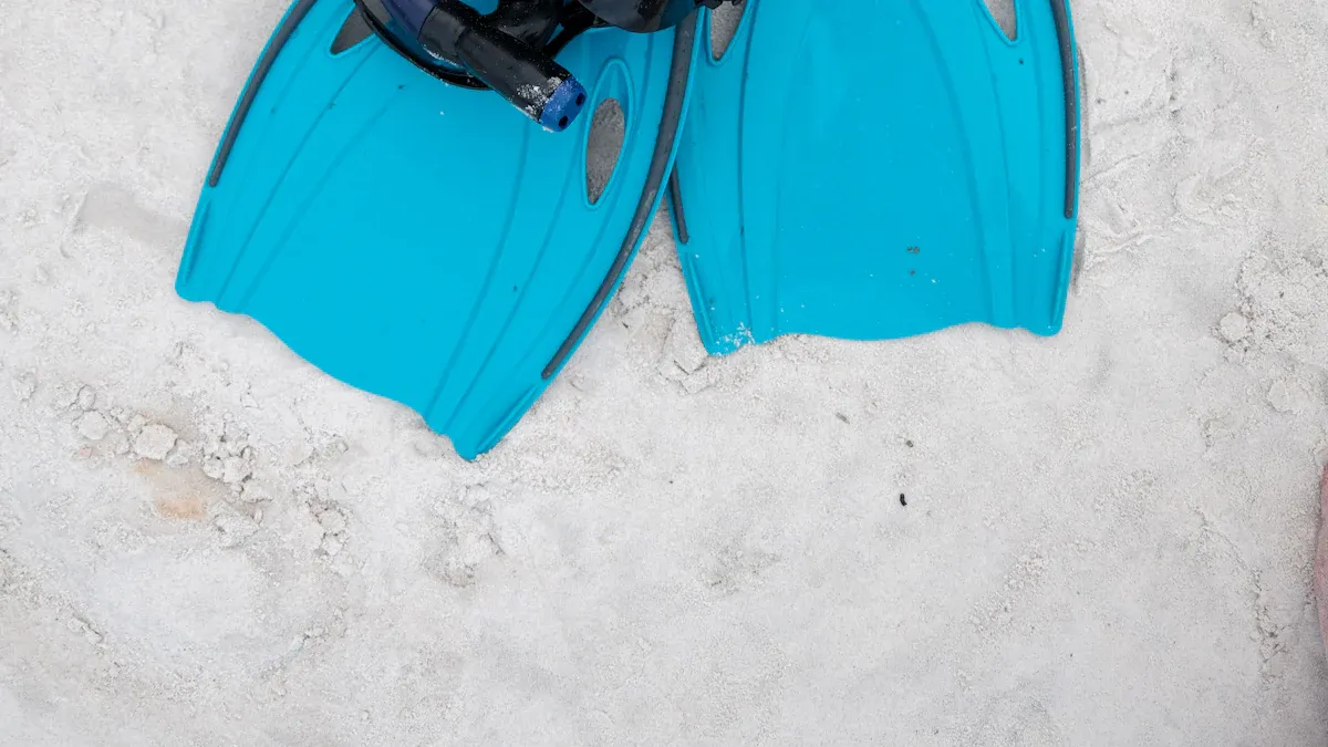 How to Bundle Diving Flashlights with Masks, Snorkels, and Regulators to Boost Sales
