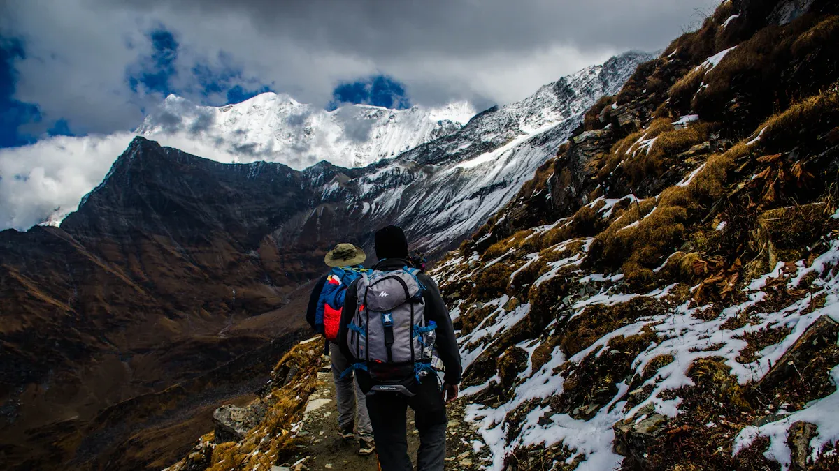 How to Choose a Headlamp for Nighttime Hiking and Outdoor Activities