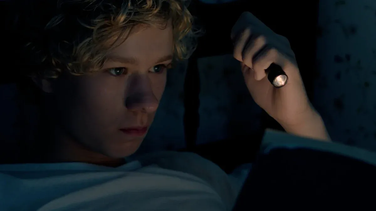 Why Carrying a Compact Flashlight Can Make a Big Difference
