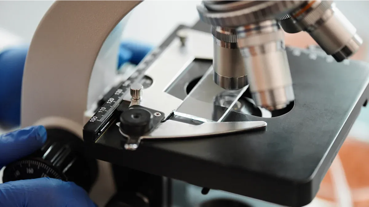 Objective Lenses in the Microscope