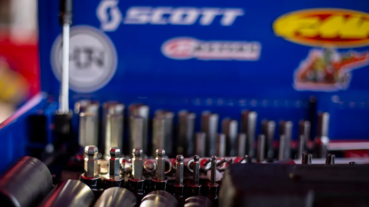 Comment choisir les fixations de carrosserie d'une voiture de course