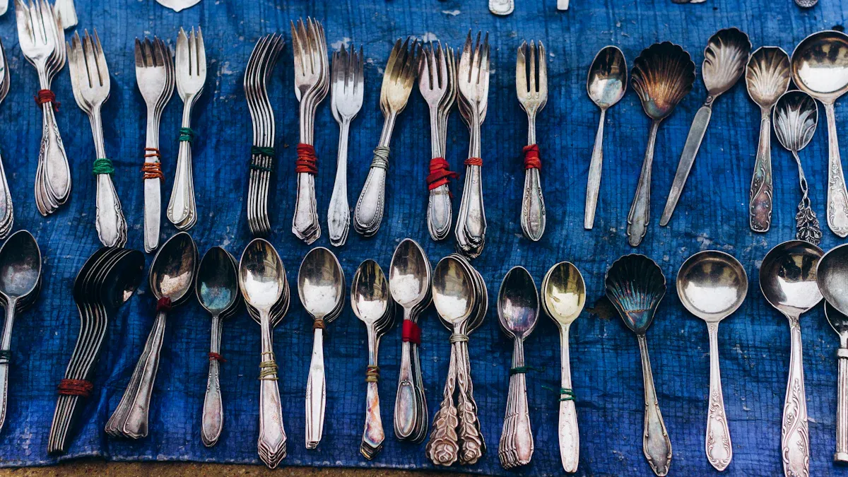 Comparing Plastic And Stainless Steel Outdoor Cutlery Sets