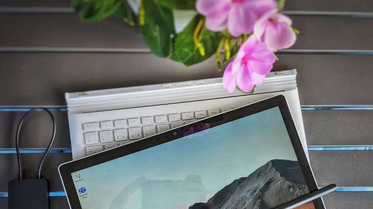 What Features Should You Look for in a Portable Monitor