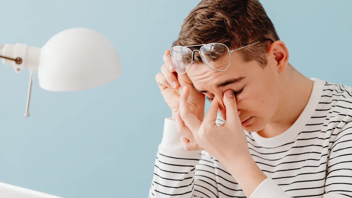 Top 8 features in eye strain monitors for less fatigue