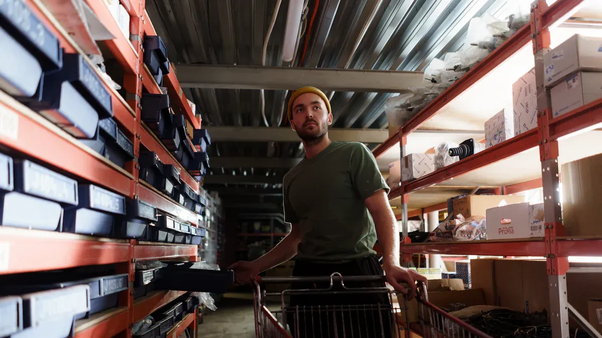 Flashlight Use Tips in Warehouses