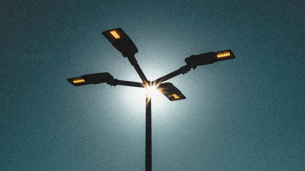 Los postes del estacionamiento del aeropuerto iluminan tus visitas nocturnas