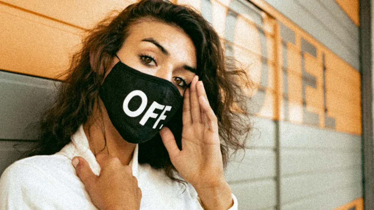 Ariana Grande'
style=