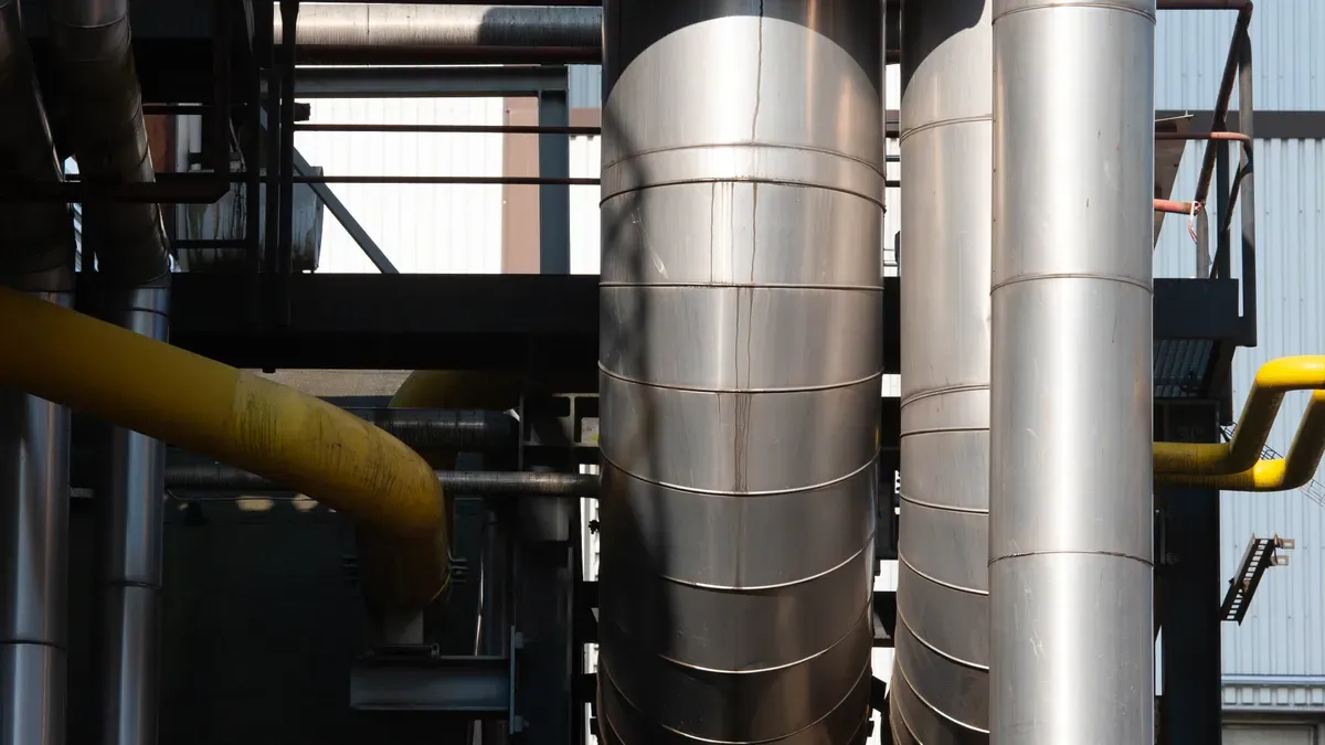 Which compressed air piping supplier exports to Southeast Asia and Europe