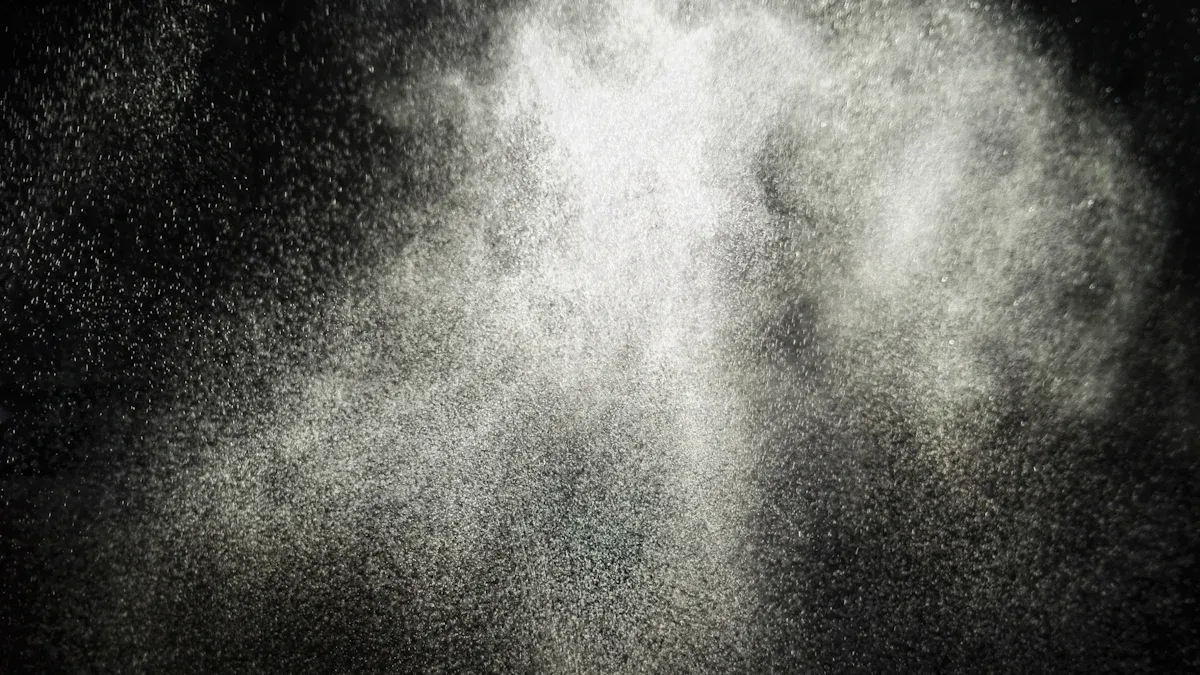 What type of spray bottle produces the finest mist