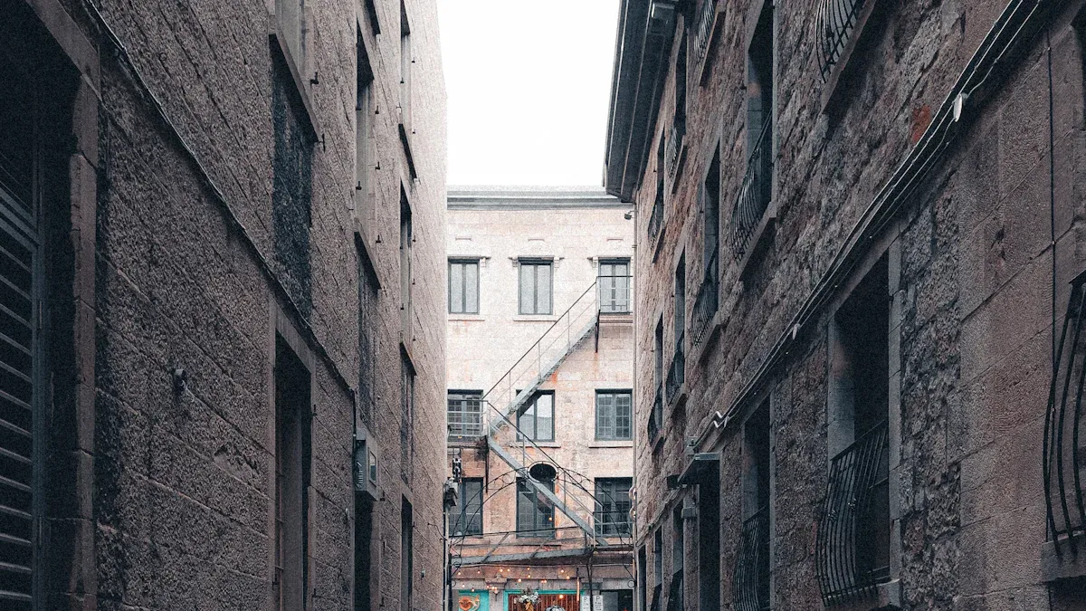 Narrow Alley Experiences