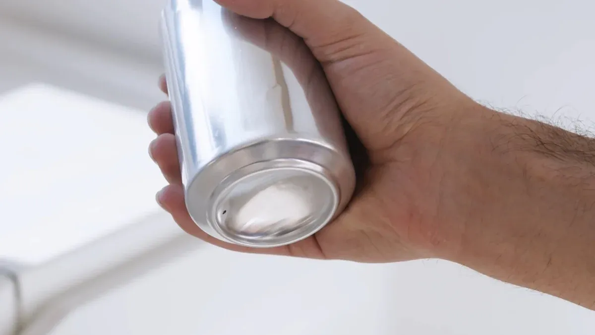 Aluminum cosmetic bottles: Lightweight benefits