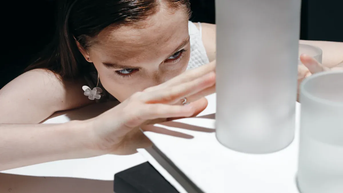 Fragrance Preservation with Frosted Glass Bottles for Cosmetics