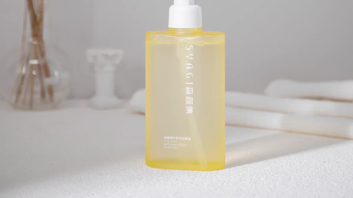 Can ergonomic cosmetic bottle design be customized for luxury products?