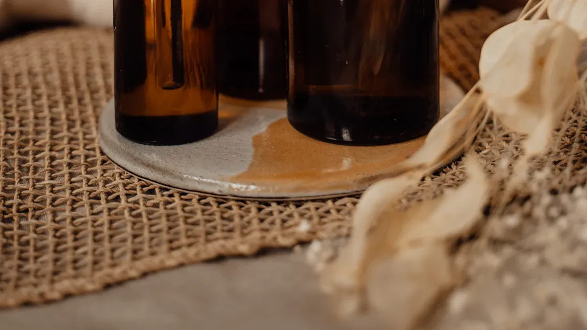 Glass vs. Plastic: Which cosmetic container is more environmentally friendly?