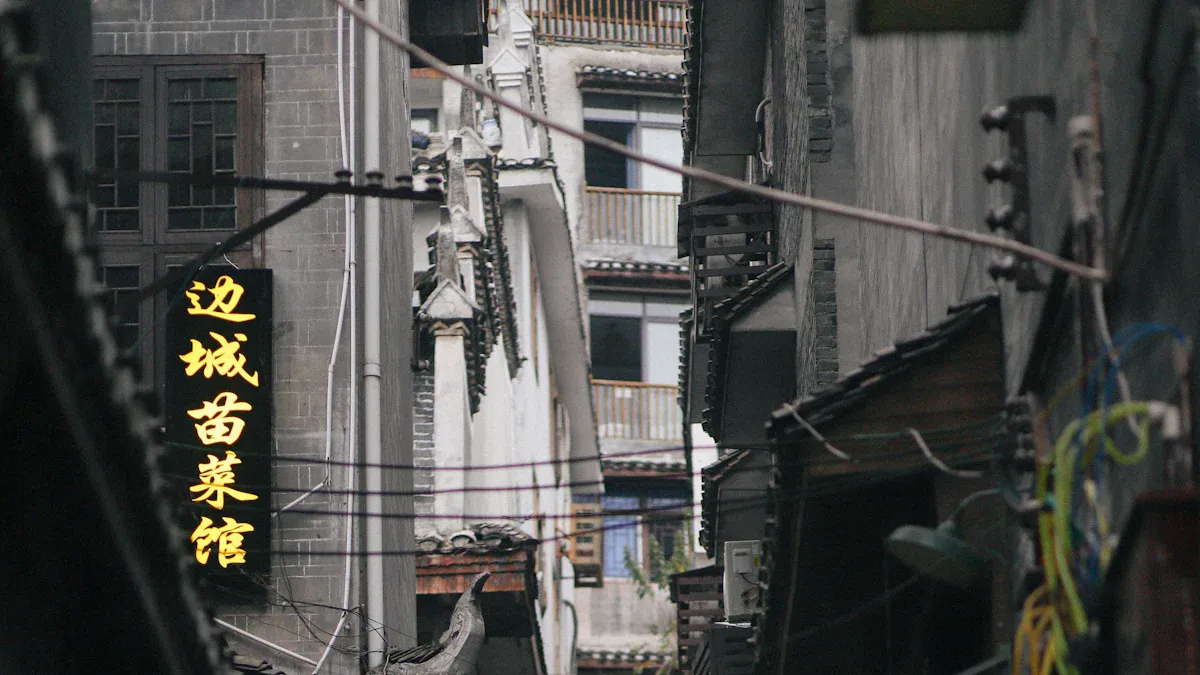 What Is Broad and Narrow Alley