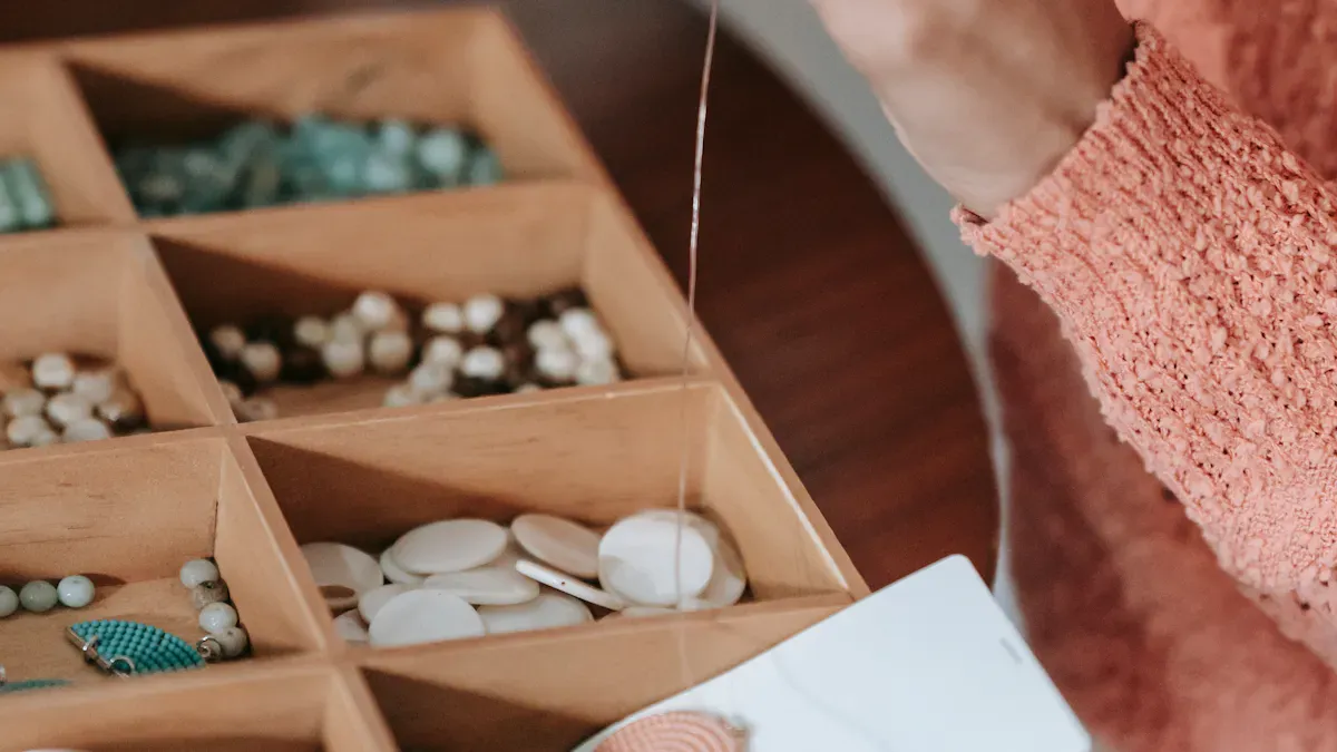 How to find jewelry makers for personalized gifts