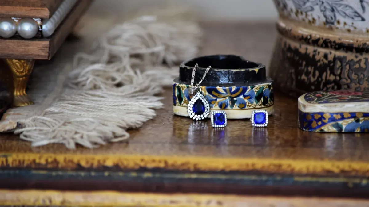 Top Tips for Finding Reliable Enamel Jewelry Makers