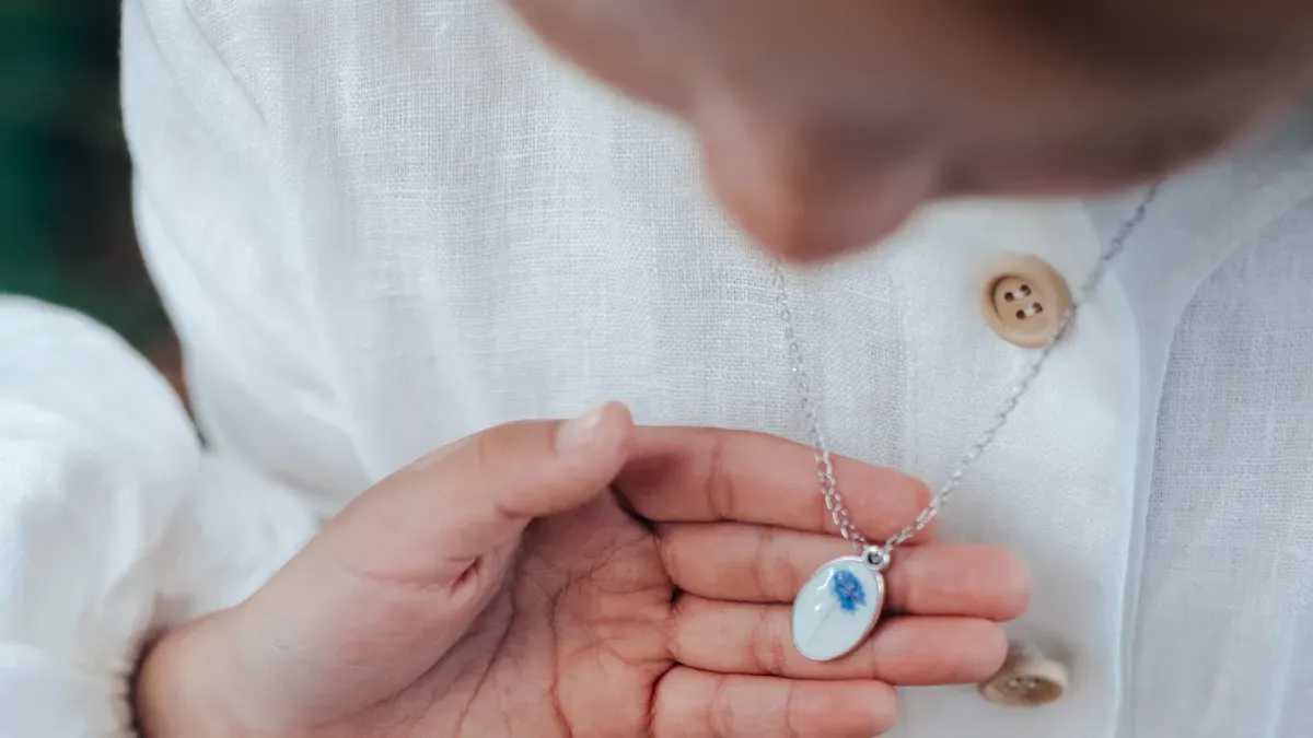 Choosing the Right 925 Silver Cat Necklace as a Gift