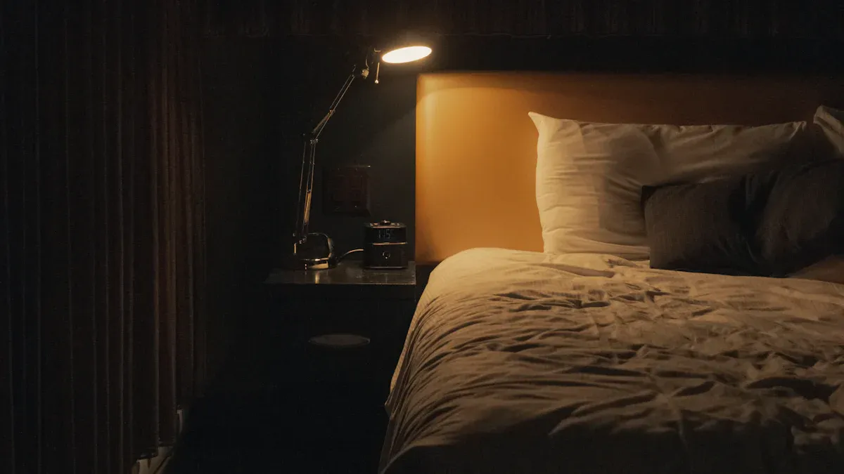 Wskazówki dotyczące wyboru idealnej lampy wiszącej do sypialni