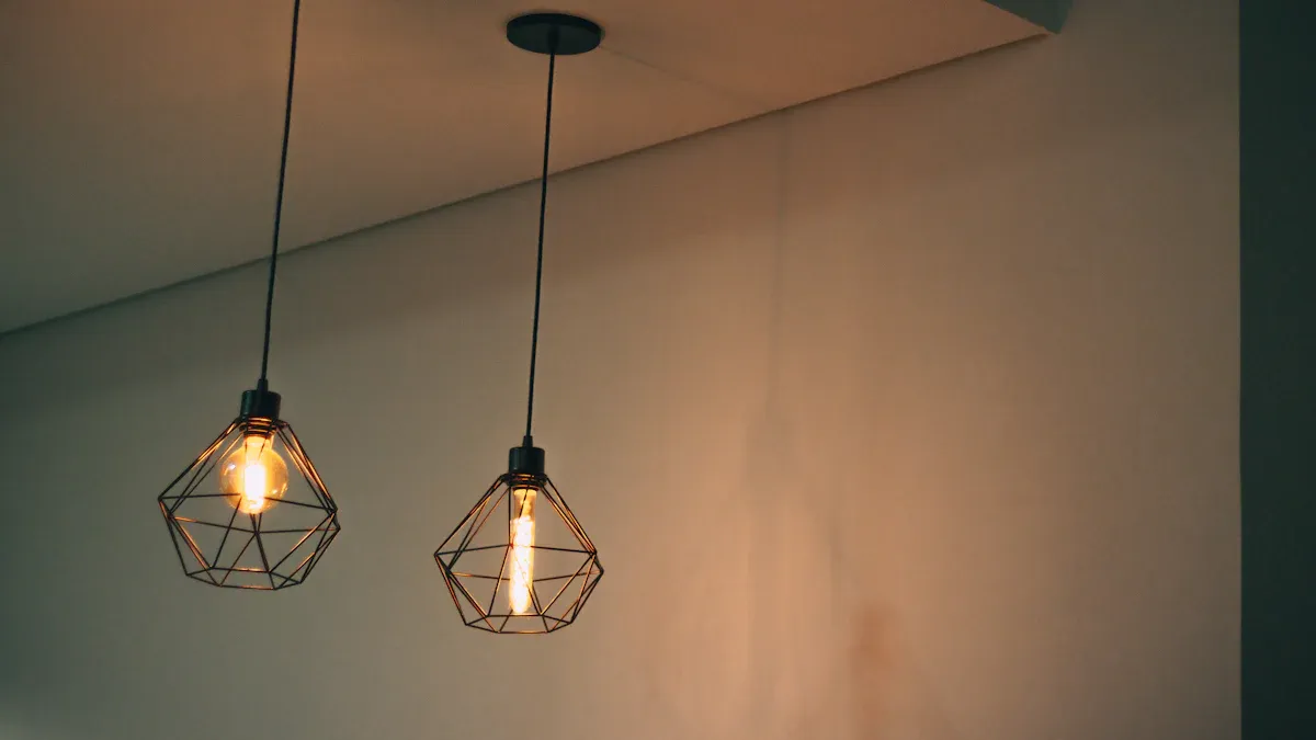 Montage leicht gemacht: Höhenverstellbare Pendelleuchten richtig installieren