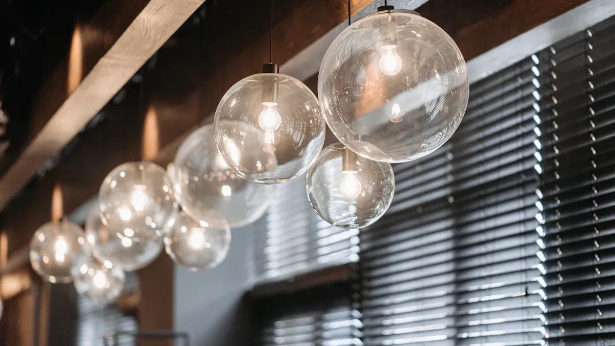 Vergleichstabelle der besten Kugel-Pendelleuchten