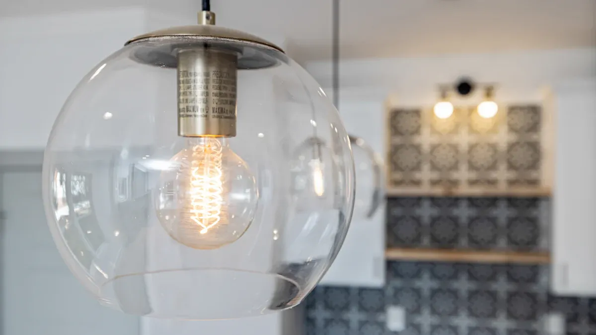 Wie du die perfekte Pendelleuchte aus Glas für dein Zuhause findest