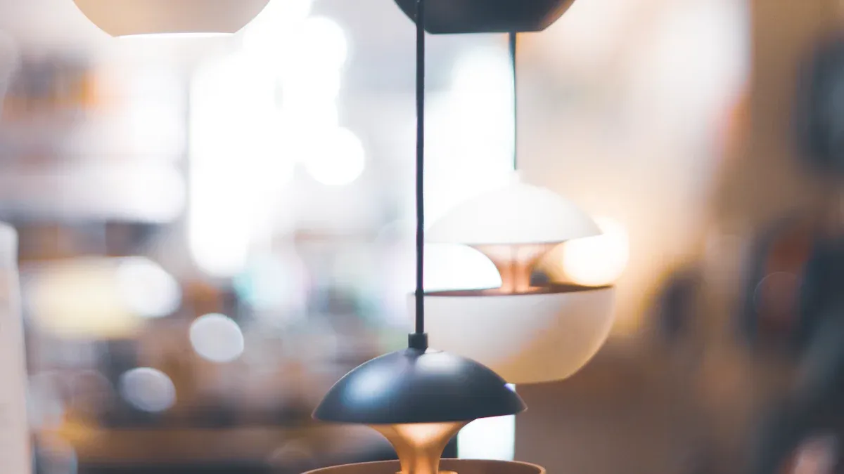 Die Reise der handgefertigten Keramikpendelleuchten